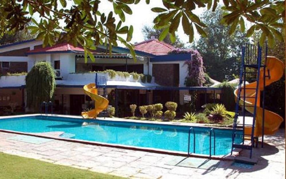 Best Western Resort Country Club Gurgaon Exterior foto