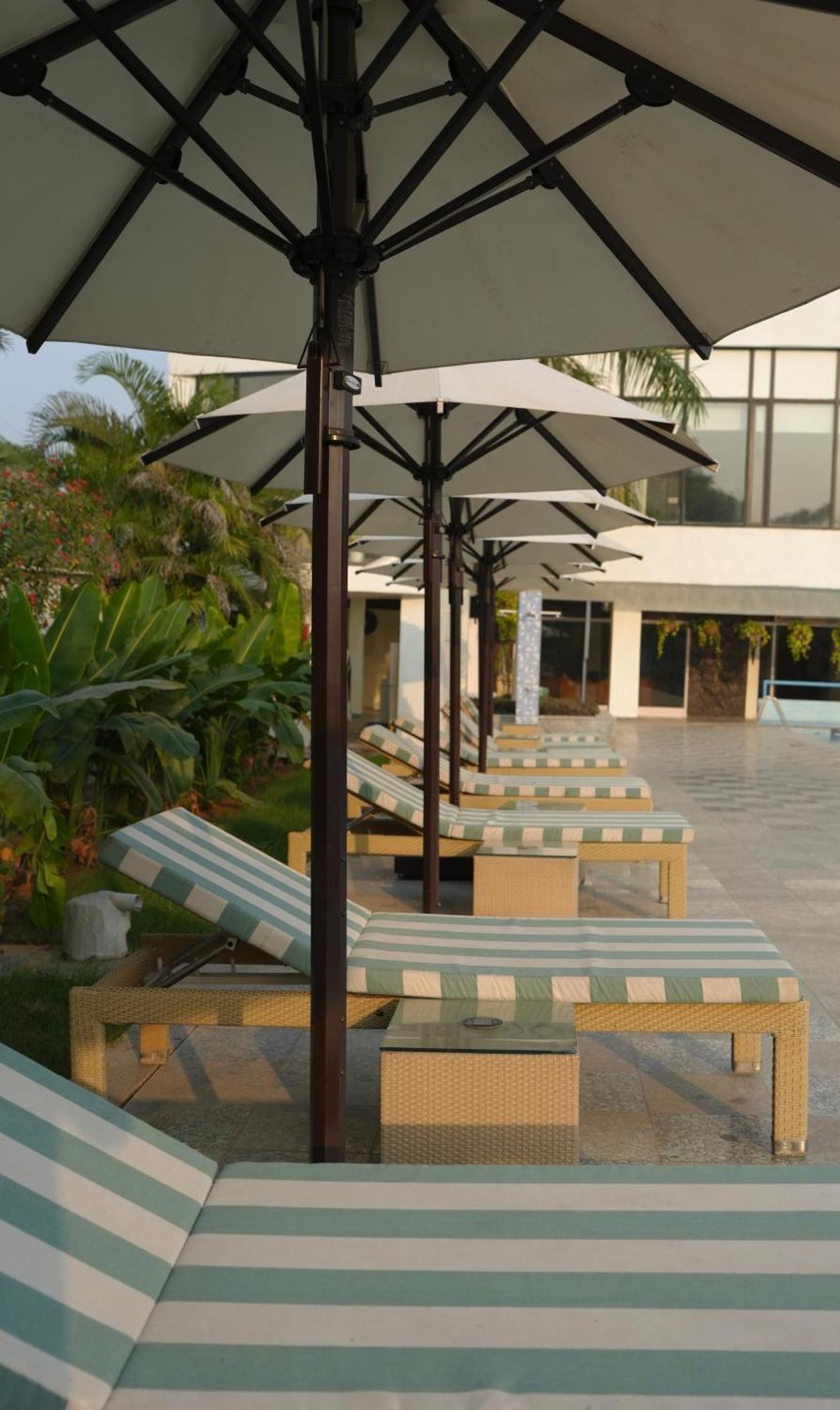 Best Western Resort Country Club Gurgaon Exterior foto